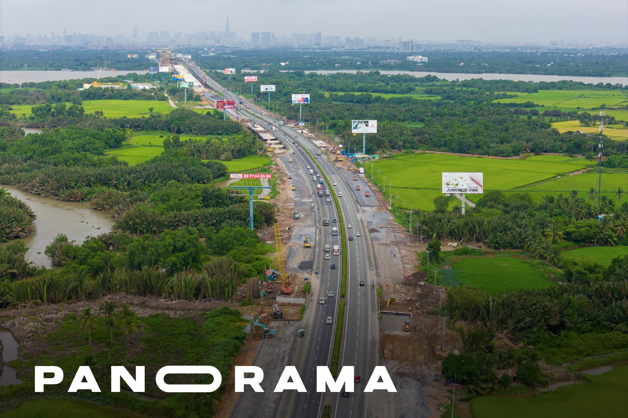 Cao tốc TP.HCM - Long Thành đang thảm nhựa sau gần một năm mở rộng