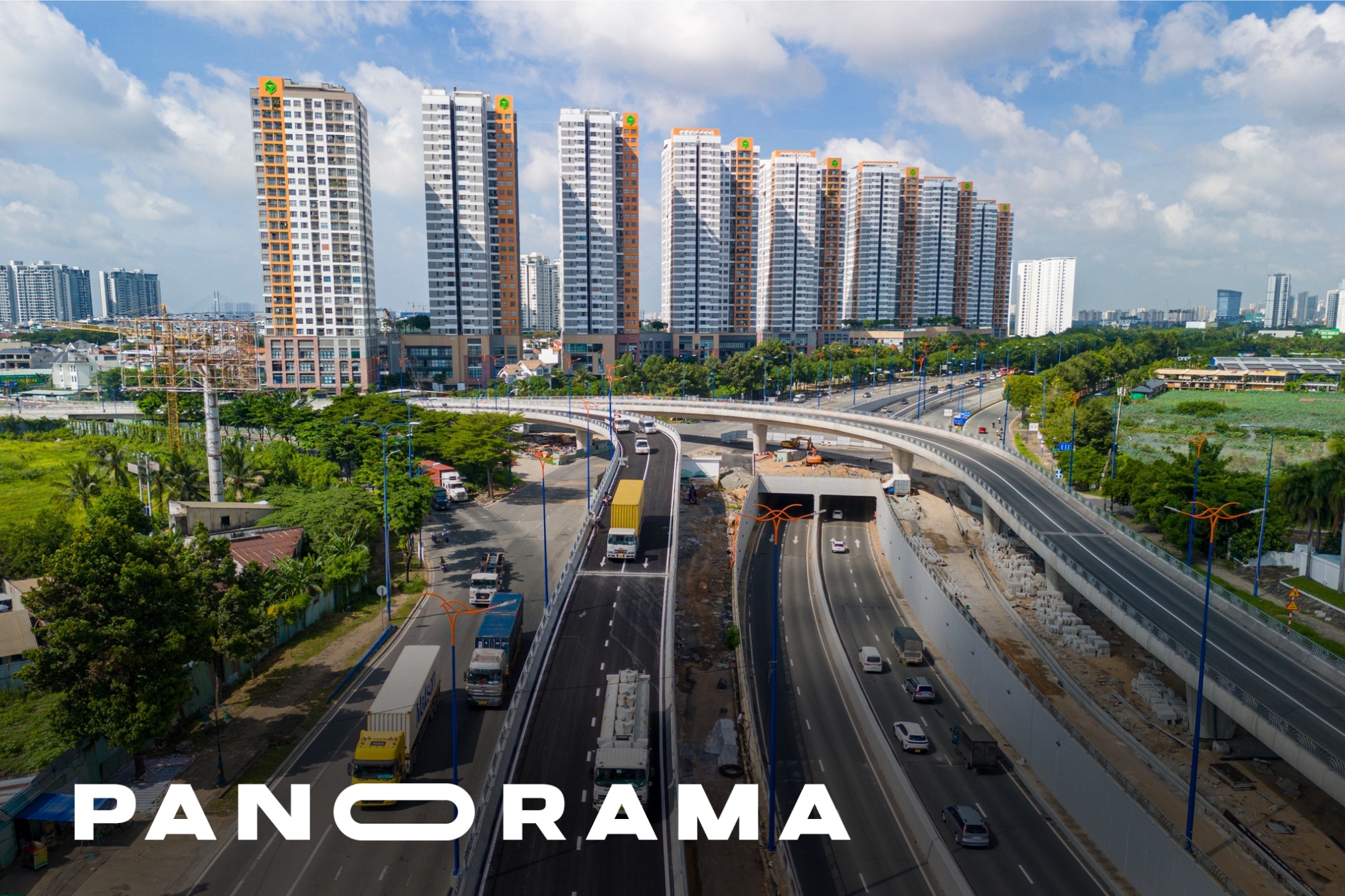 Những ngày đầu vận hành nhánh cầu vượt ở nút giao hiện đại nhất TP.HCM