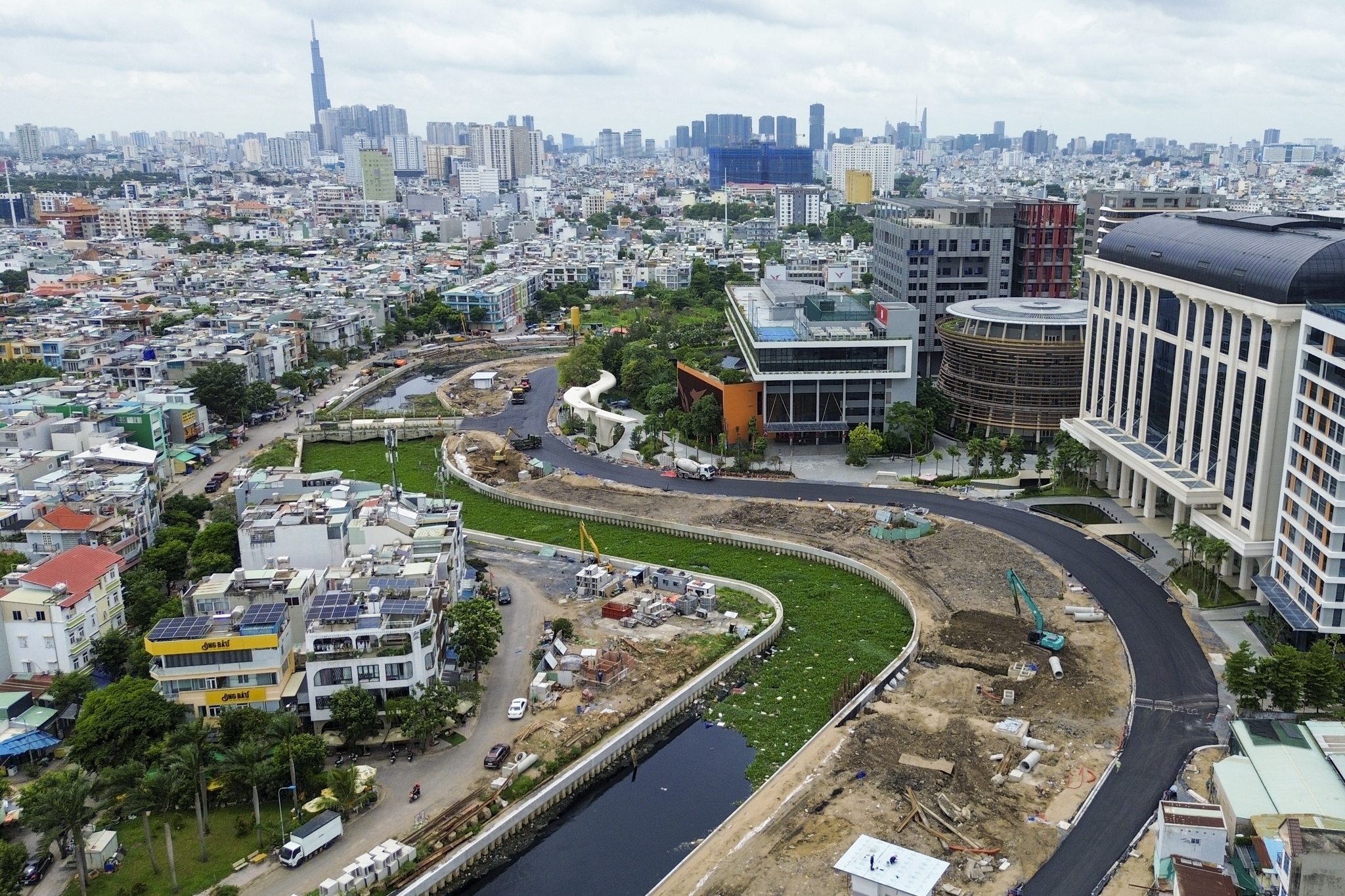 rạch xuy&ecirc;n t&acirc;m ảnh 1
