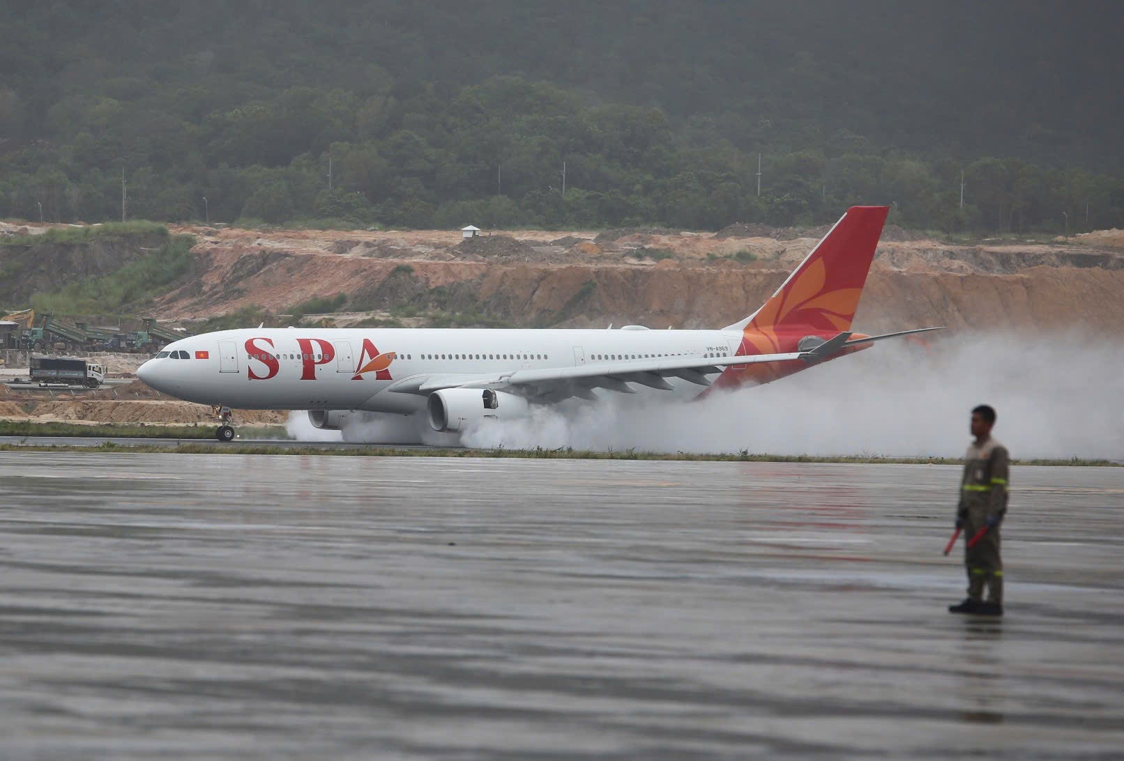 m&aacute;y bay a330 ảnh 1