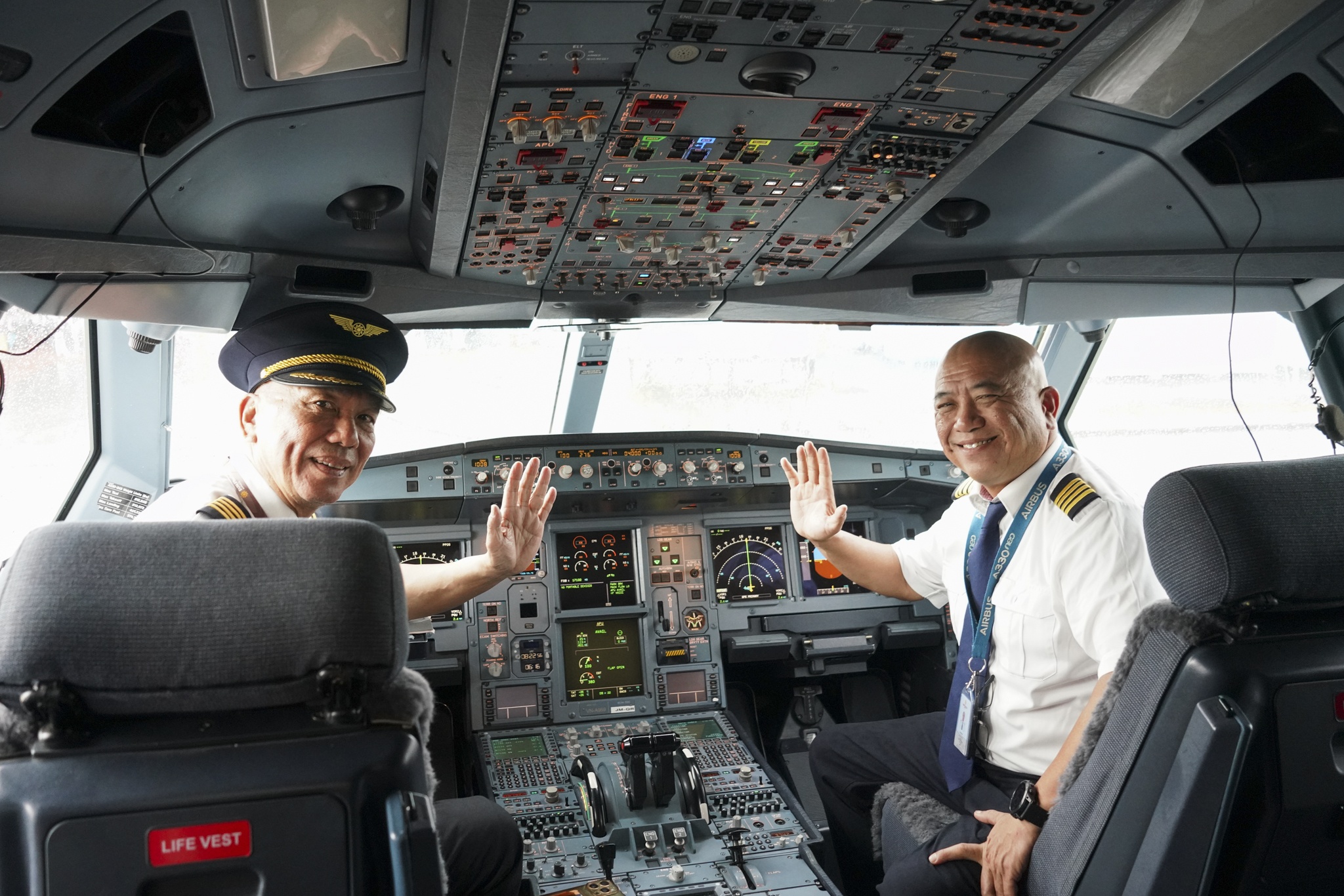 Bên trong buồng lái máy bay thân rộng đầu tiên của Sun PhuQuoc Airways