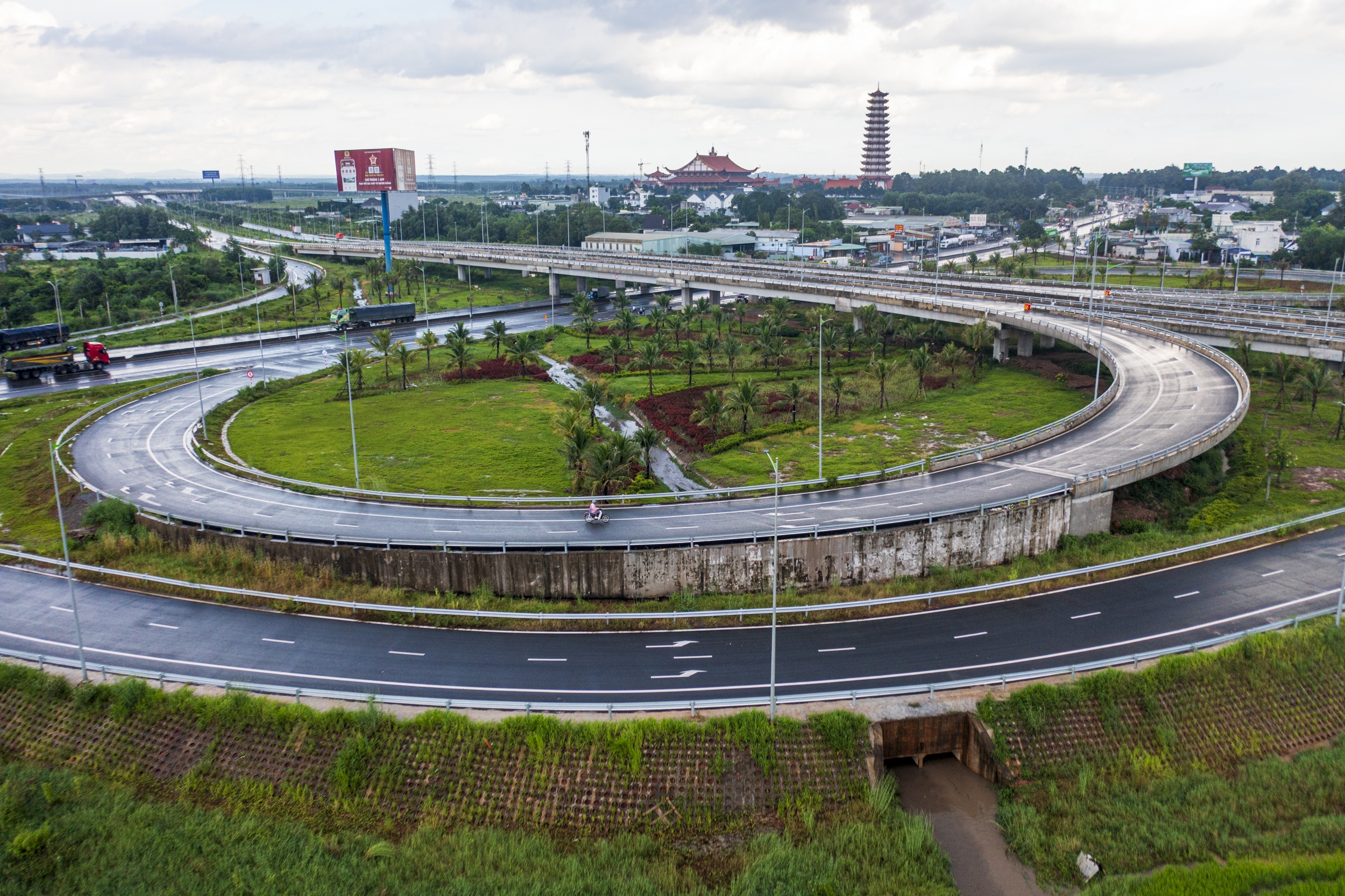 s&acirc;n bay long th&agrave;nh ảnh 12