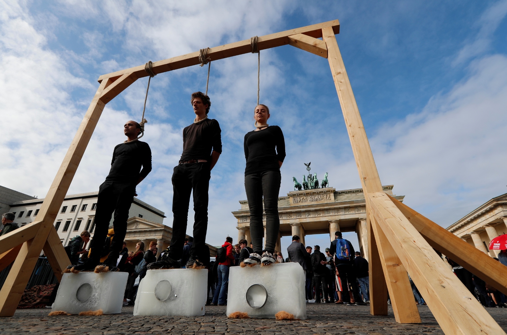 bieu tinh bien doi khi hau anh 3