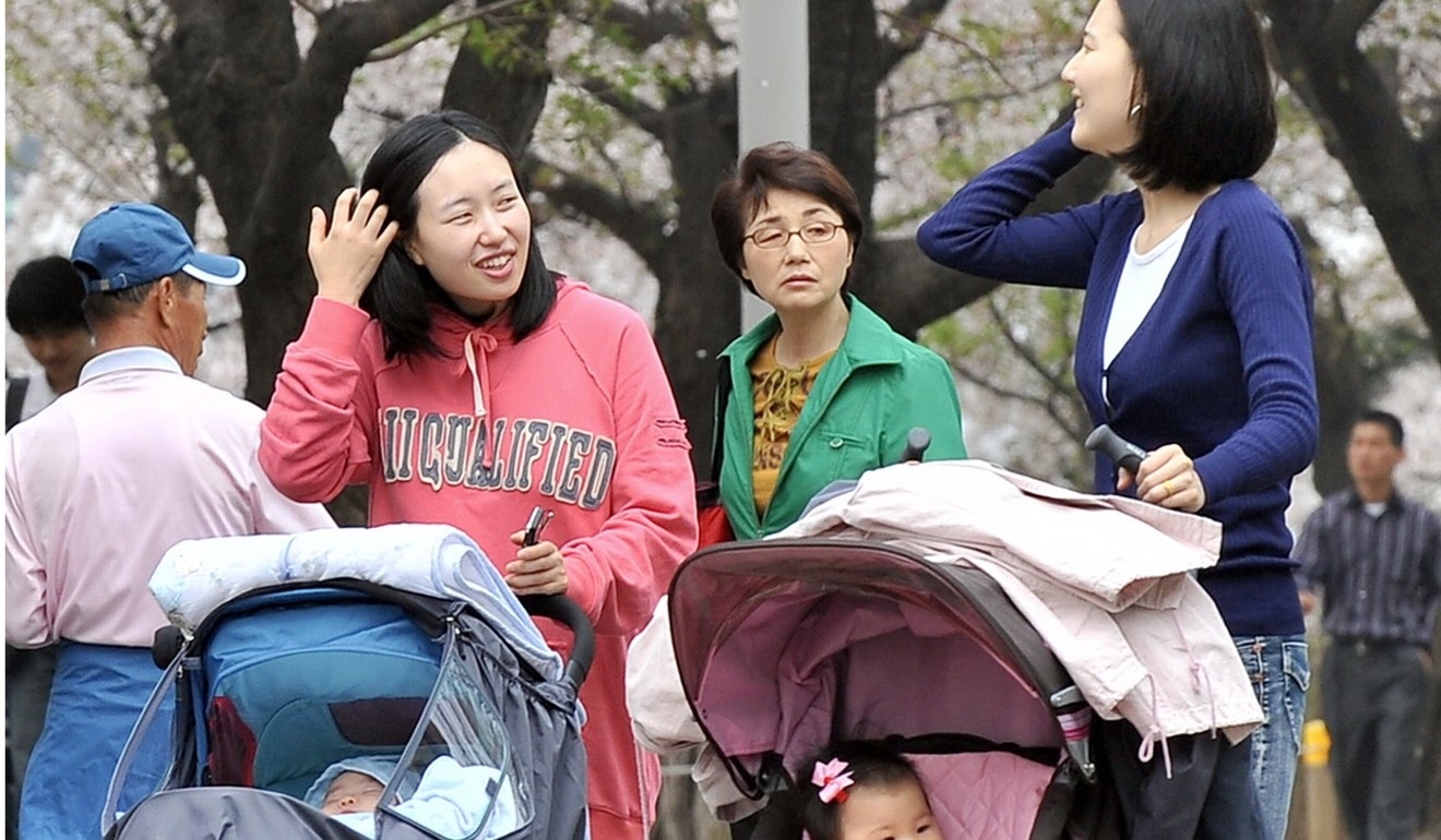 metoo,  Escape the Corset,  nu quyen anh 4