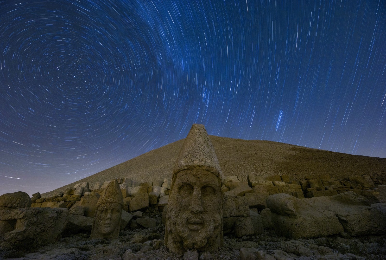 Hoang hon ky ao tren nhung chiec dau da khong lo o Tho Nhi Ky hinh anh