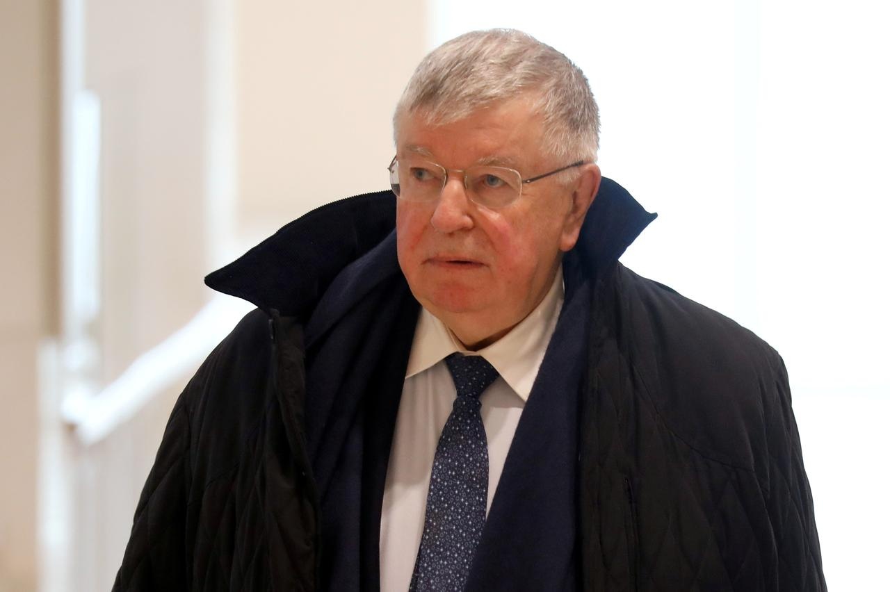 Ban an chan dong gioi chu doanh nghiep o Phap hinh anh