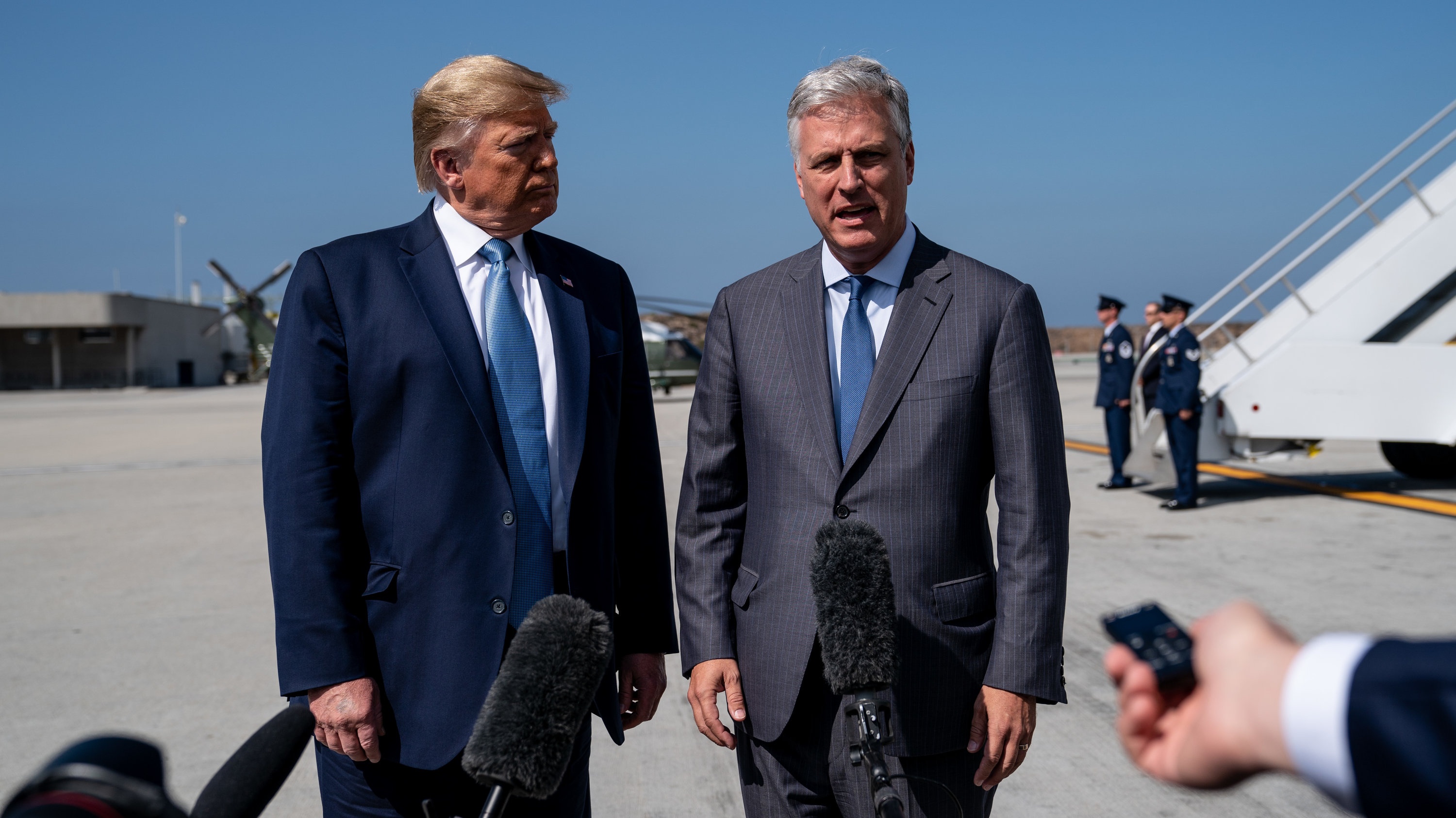 My tuyen bo san sang dap tra 'qua Giang sinh' cua Trieu Tien hinh anh