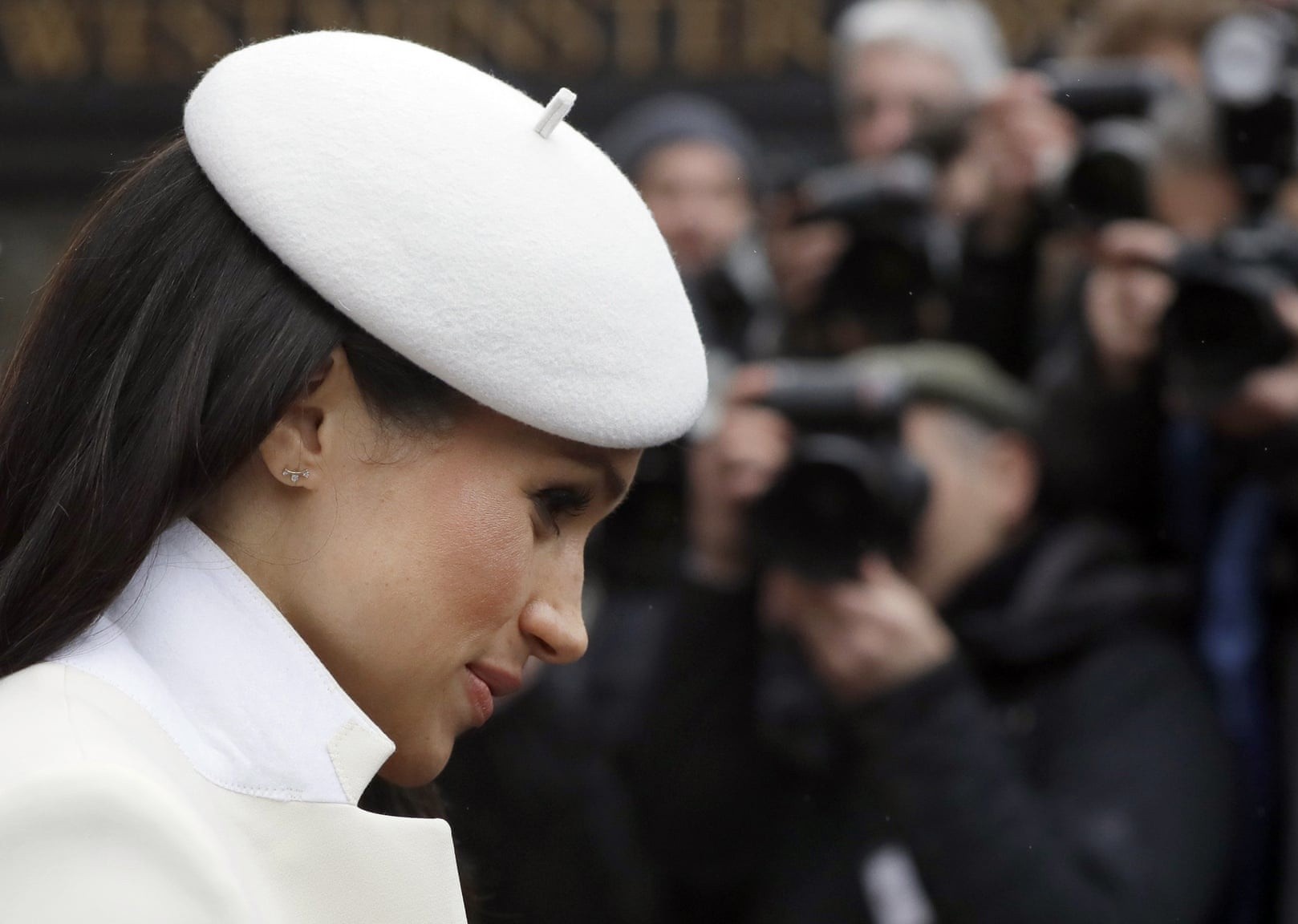 Cong nuong Meghan ve Canada sau tuyen bo gay soc hinh anh