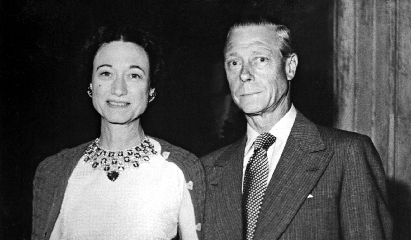 Elizabeth,  Harry,  Meghan,  Diana anh 2