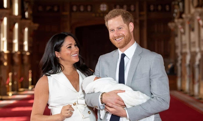 Trump,  Meghan,  Harry anh 2