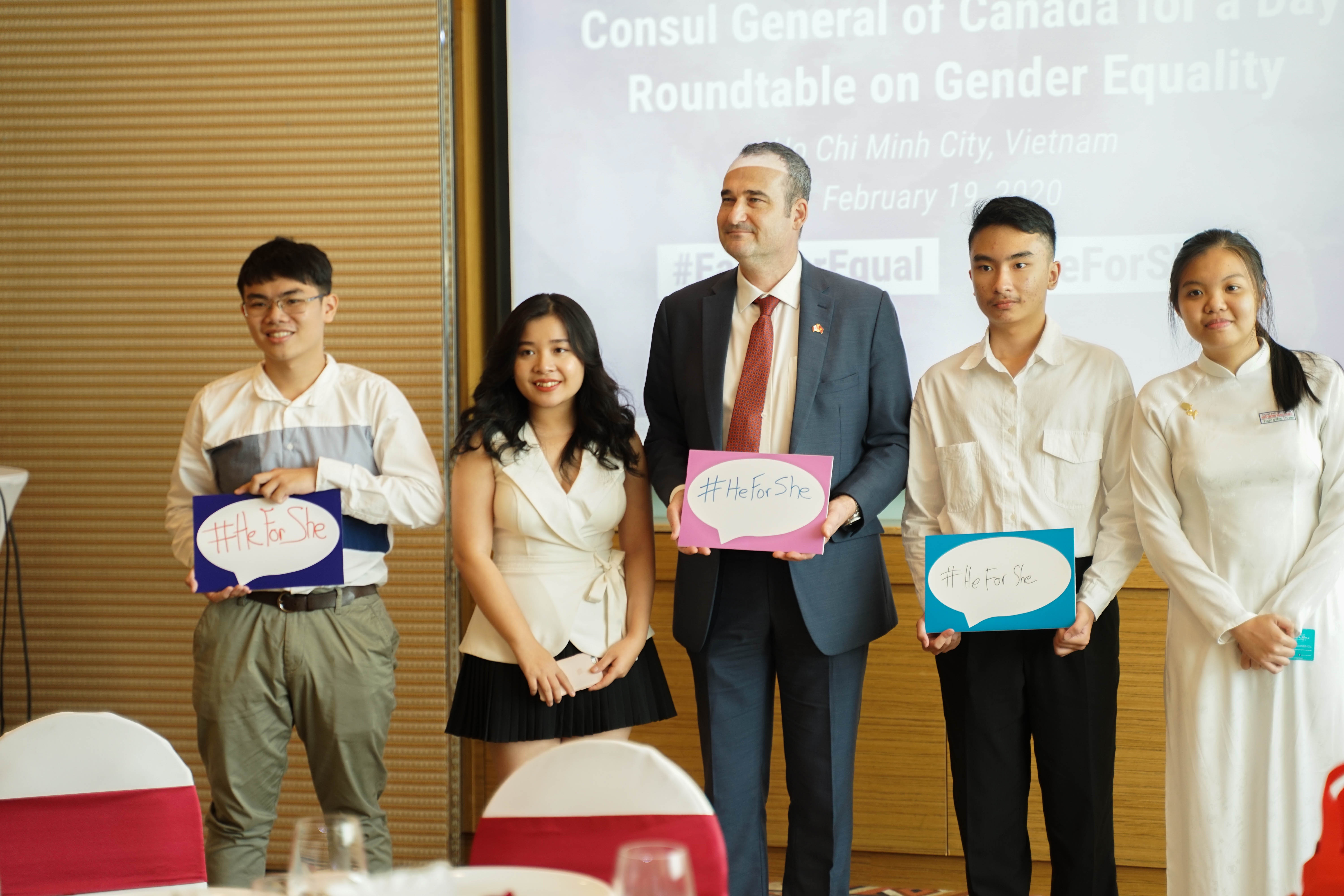 mot ngay lam Tong Lanh su anh 11