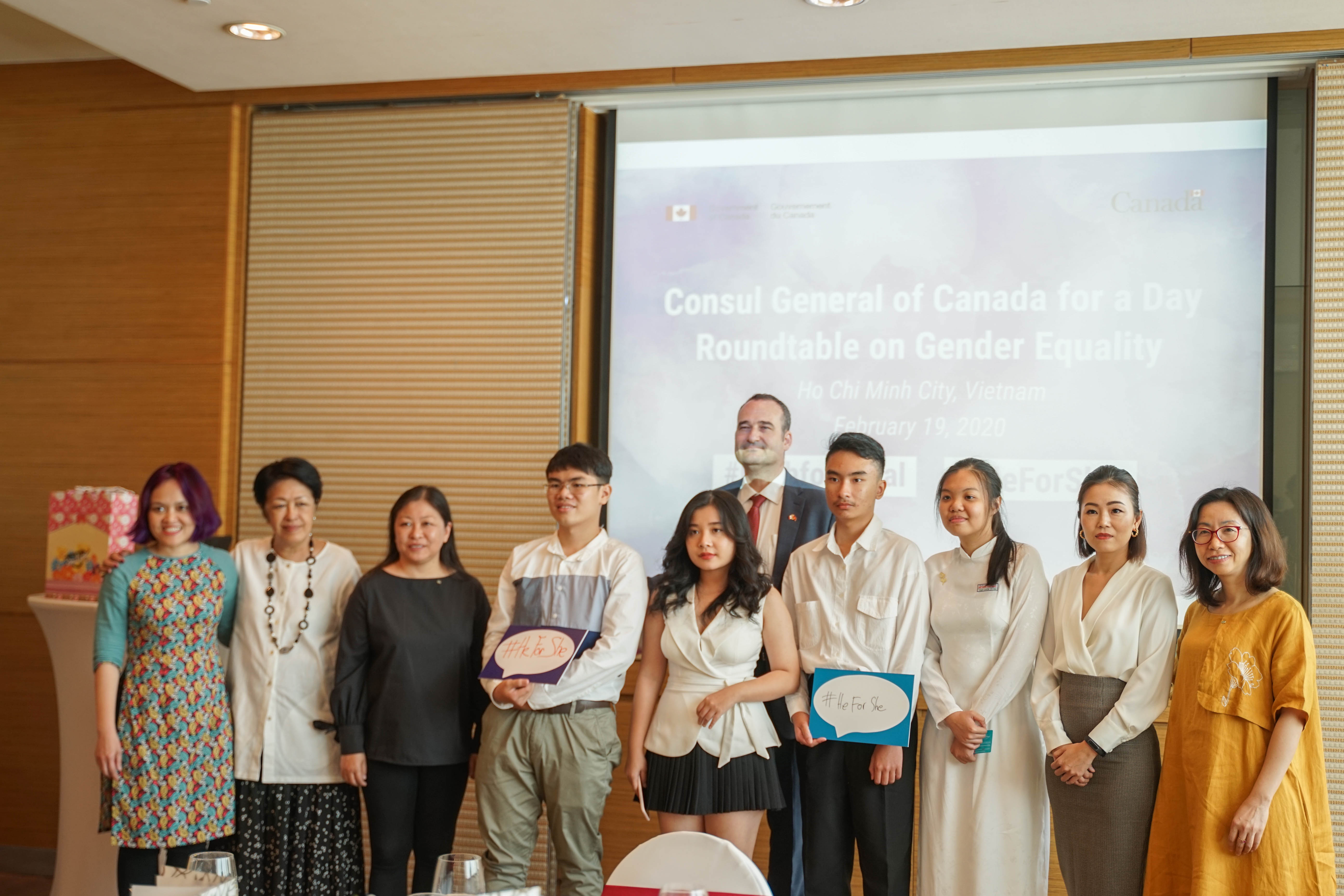 mot ngay lam Tong Lanh su anh 12