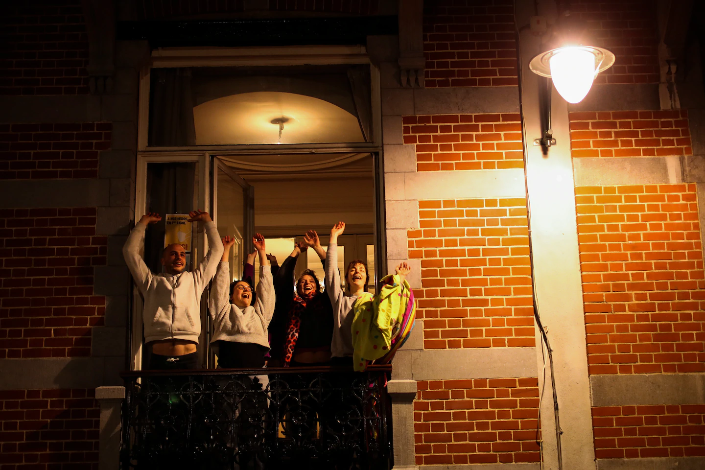 vo tay nhan vien y te anh 2