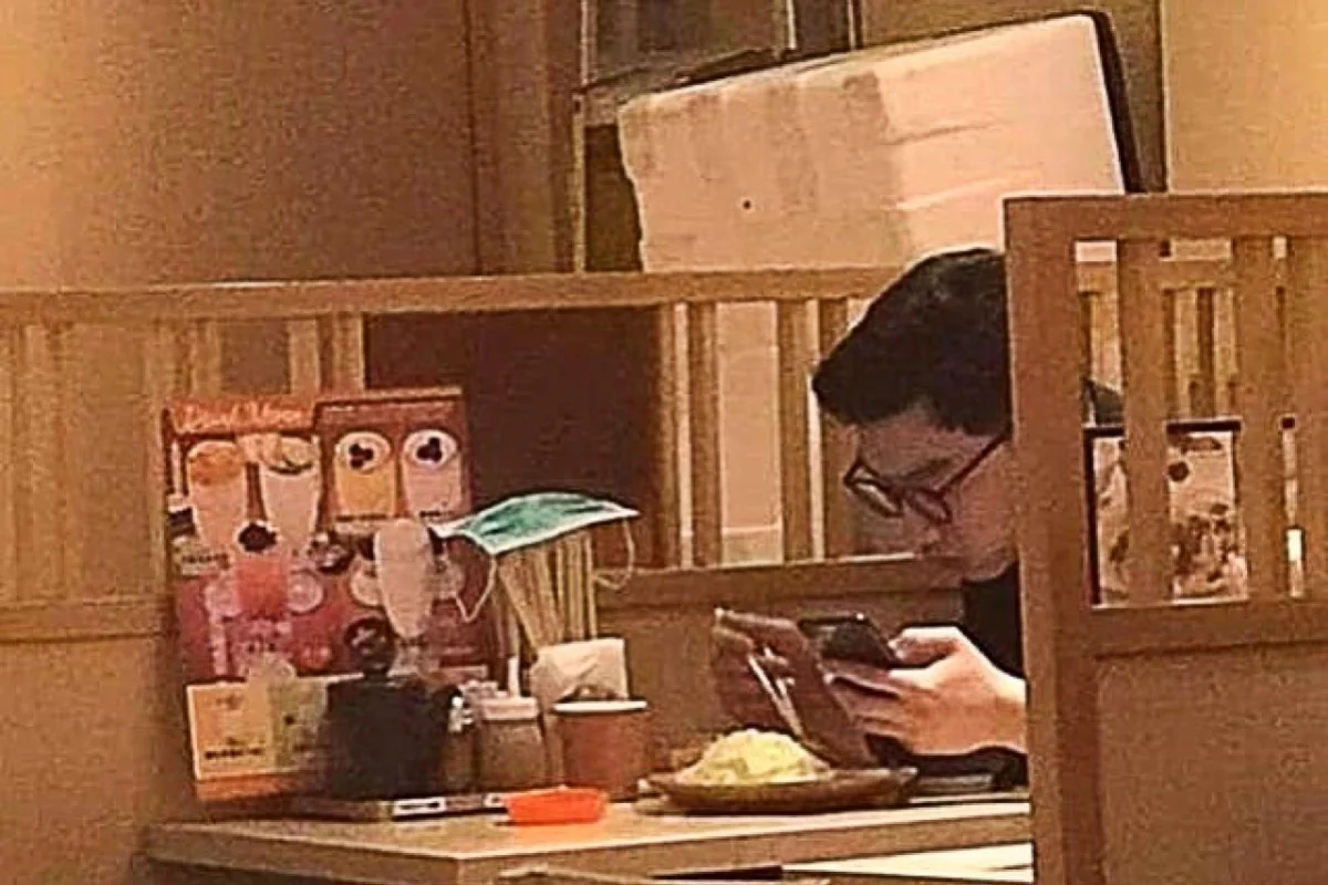 nha hang Hong Kong xin loi anh 1