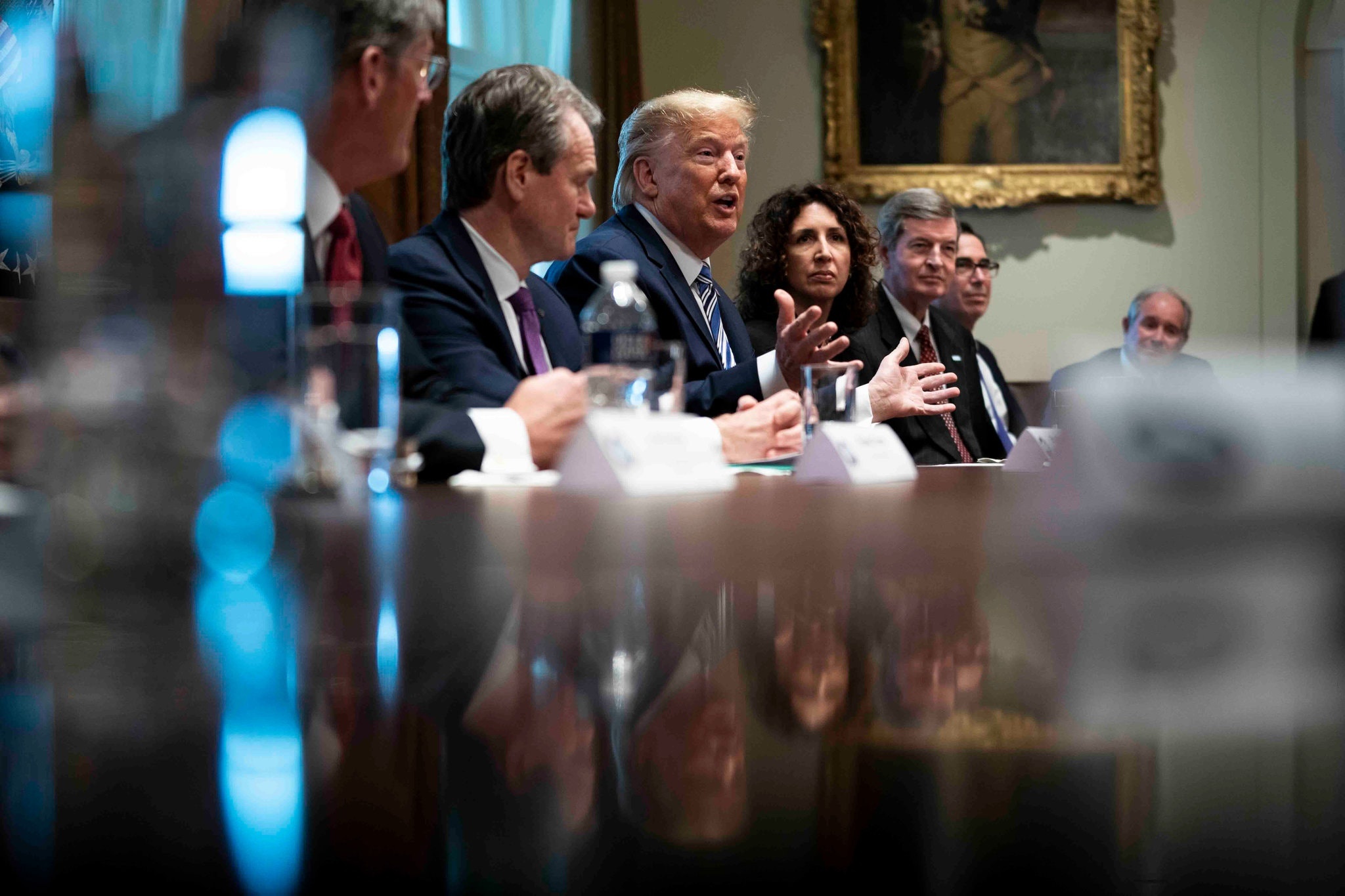 Khoang trong lanh dao cua the gioi trong cuoc chien chong Covid-19 hinh anh