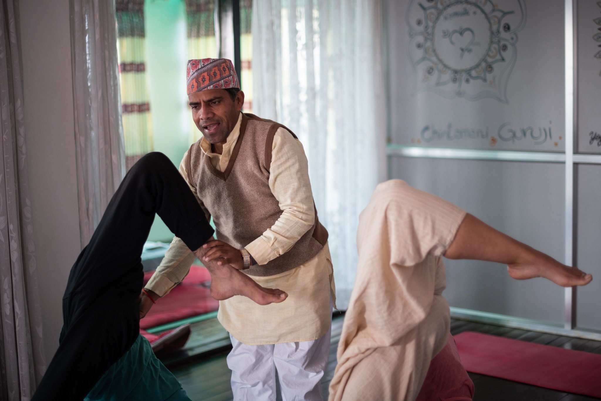 bat buoc hoc yoga anh 7