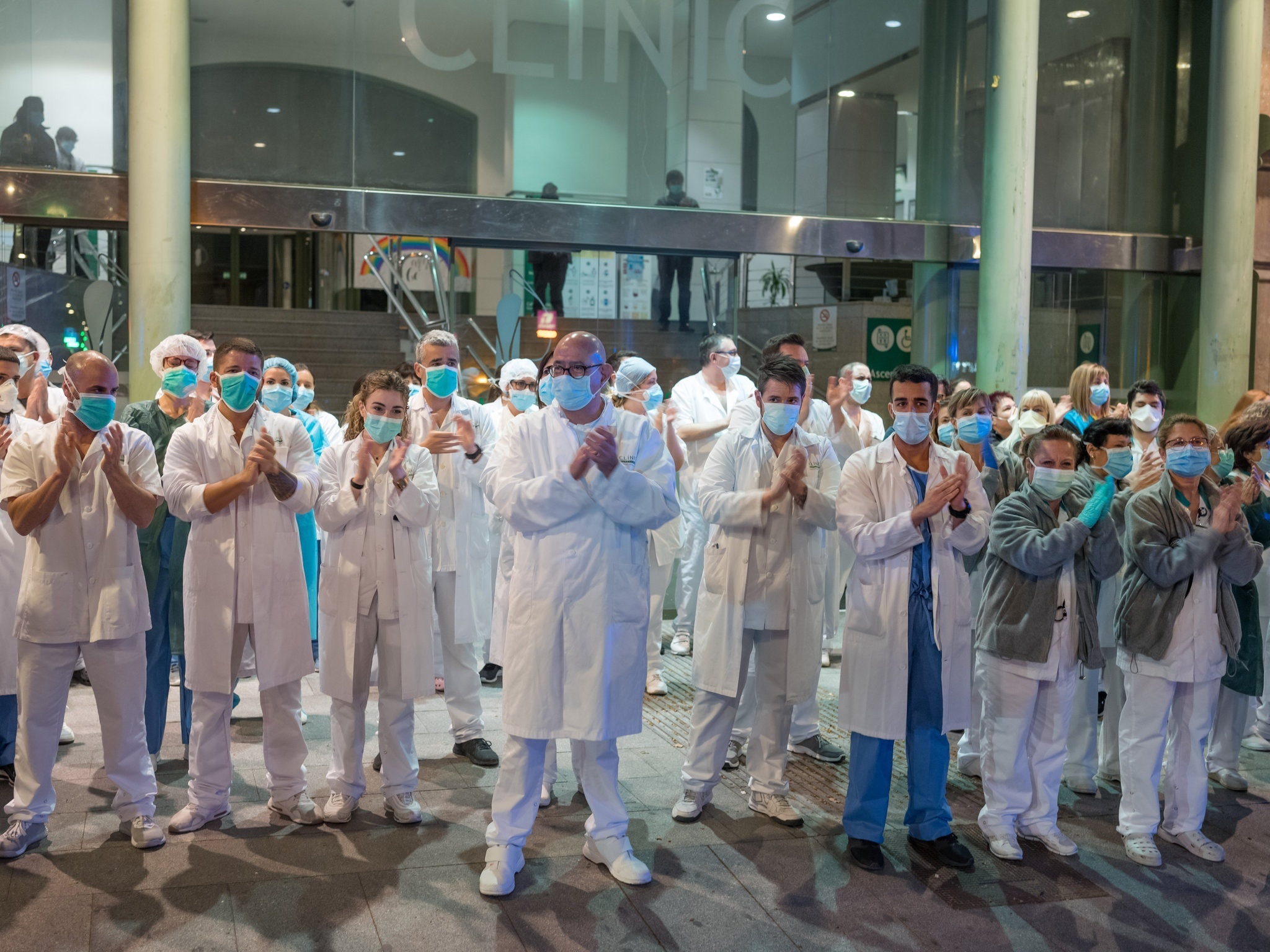 nhan vien y te nhiem Covid-19 anh 3