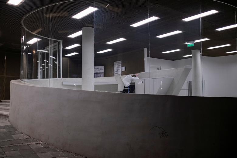 the gioi vang nguoi trong dich anh 18