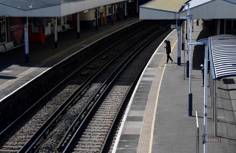 the gioi vang nguoi trong dich anh 12