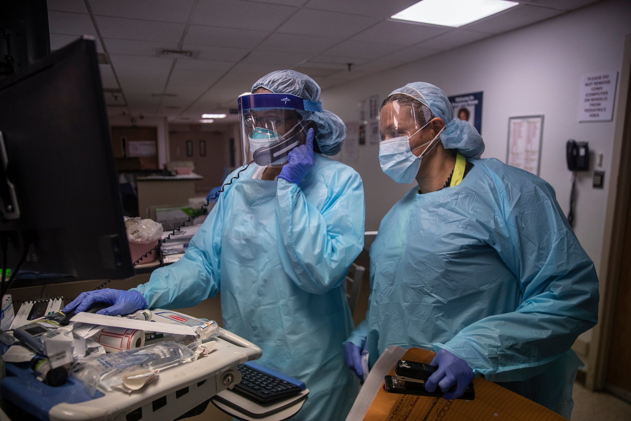 ‘Tat ca co the da nhiem’ - ben trong benh vien diem nong o New York hinh anh