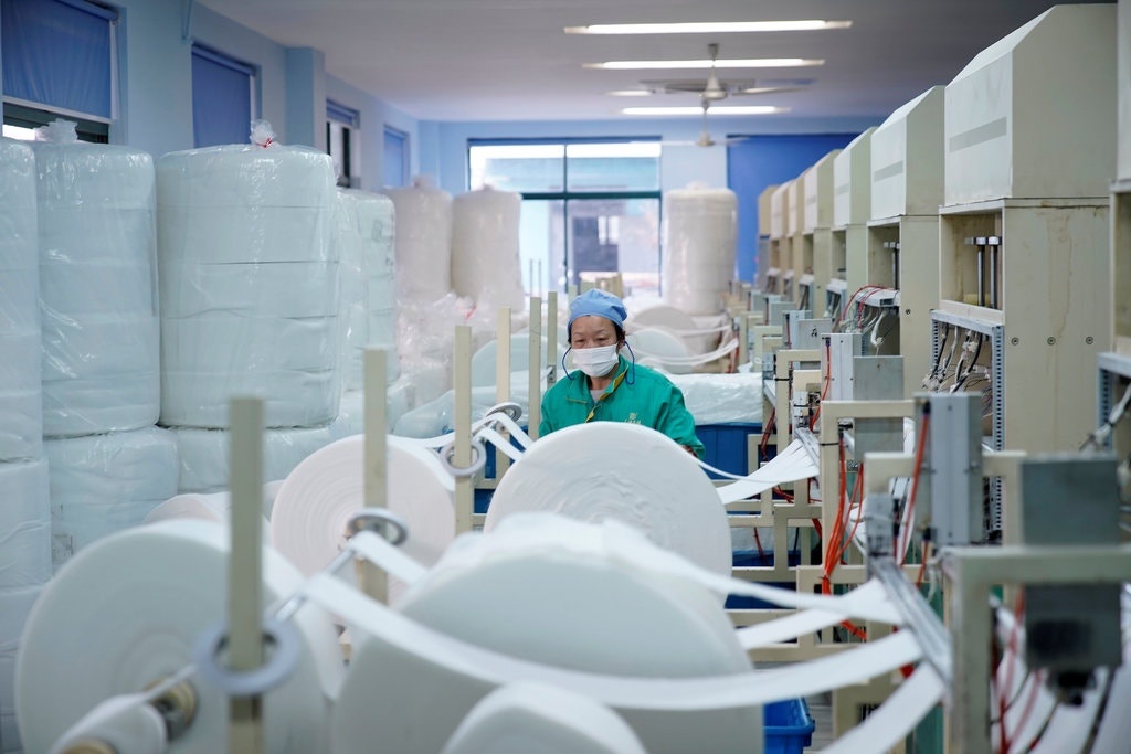 Nha Trang nhan hang chuc tan vat tu y te tu TQ de chong dich hinh anh