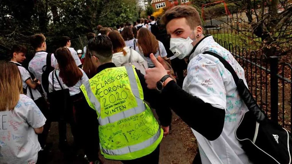 Be trai 13 tuoi tu vong vi virus corona gay rung dong tai Anh hinh anh