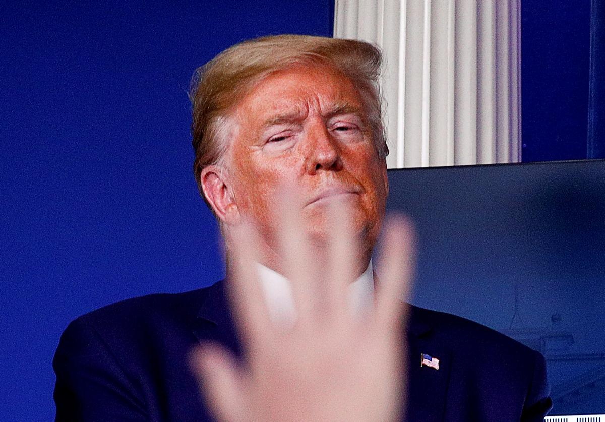 Gan 6.000 ca tu vong tai My, TT Trump dieu quan doi den New York hinh anh