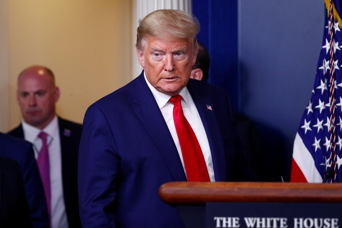 Ong Trump loai bo nguoi giam sat goi cuu tro 2.000 ty USD hinh anh