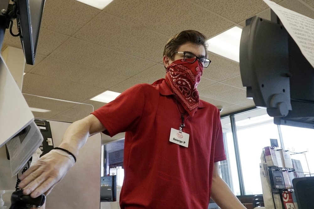 Mot sinh nhat, mot dam tang, nguoi dan ong lay virus cho 15 nguoi khac hinh anh