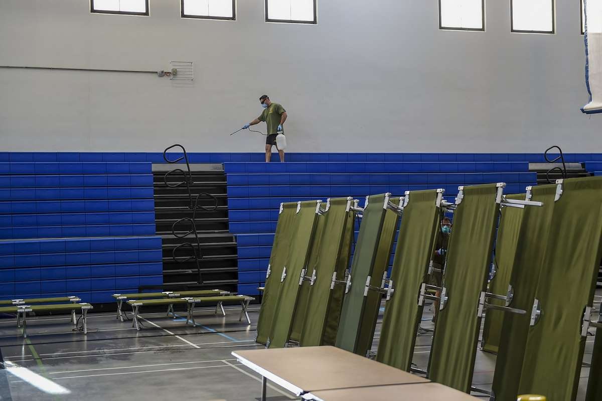 dich tren tau san bay anh 4