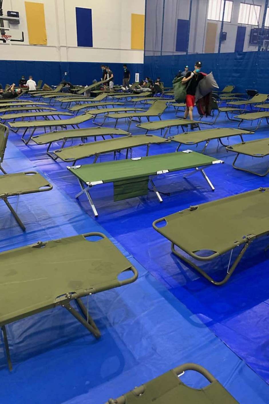 dich tren tau san bay anh 7