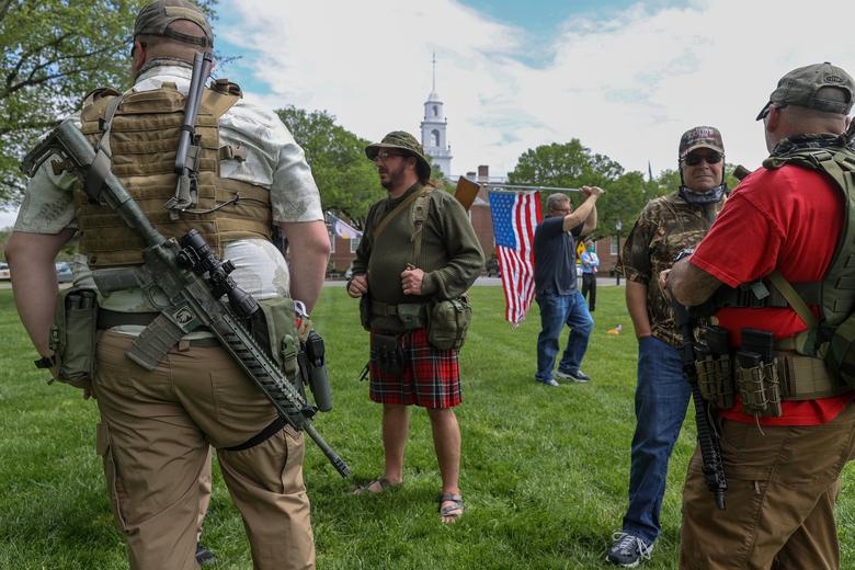 Bieu tinh phan doi bien phap phong toa dien ra o nhieu bang tai My hinh anh