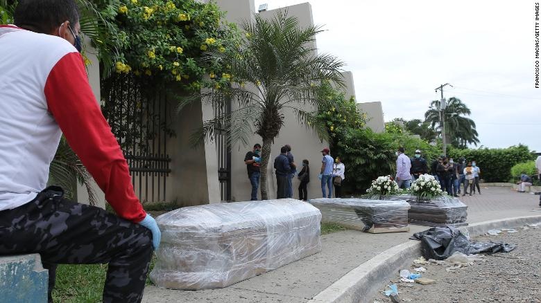 Lat 250 thi the de tim cha - bi kich nguoi nha benh nhan Covid-19 hinh anh