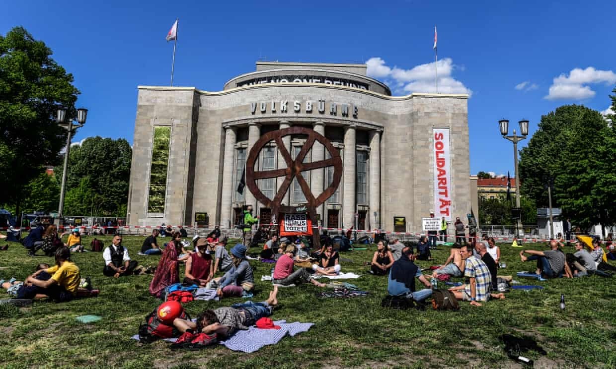 Noi lo lan song lay nhiem moi khi nhieu quoc gia noi phong toa hinh anh