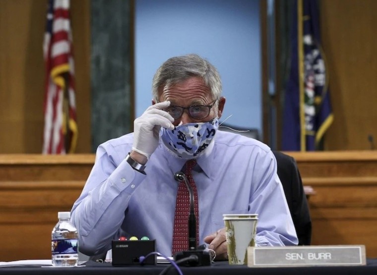 Thuong nghi si tu chuc chu tich Uy ban Tinh bao do bi FBI dieu tra hinh anh