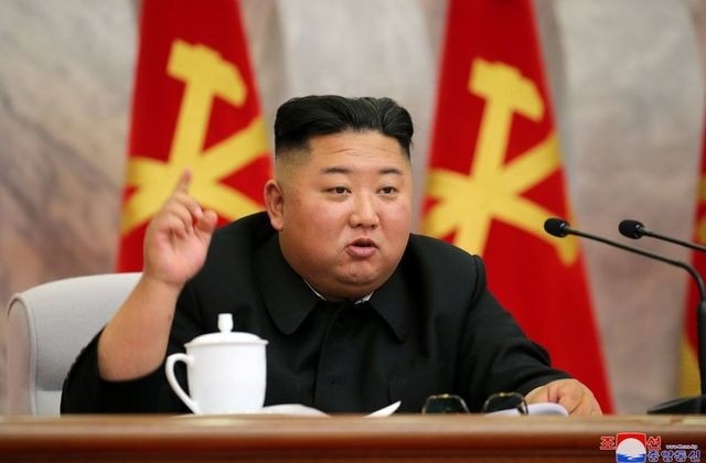 Ong Kim Jong Un bat ngo tai xuat, ky 7 lenh ve quan su hinh anh
