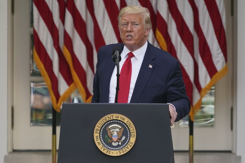 TT Trump pha vo su im lang ve 100.000 nguoi chet vi Covid-19 o My hinh anh