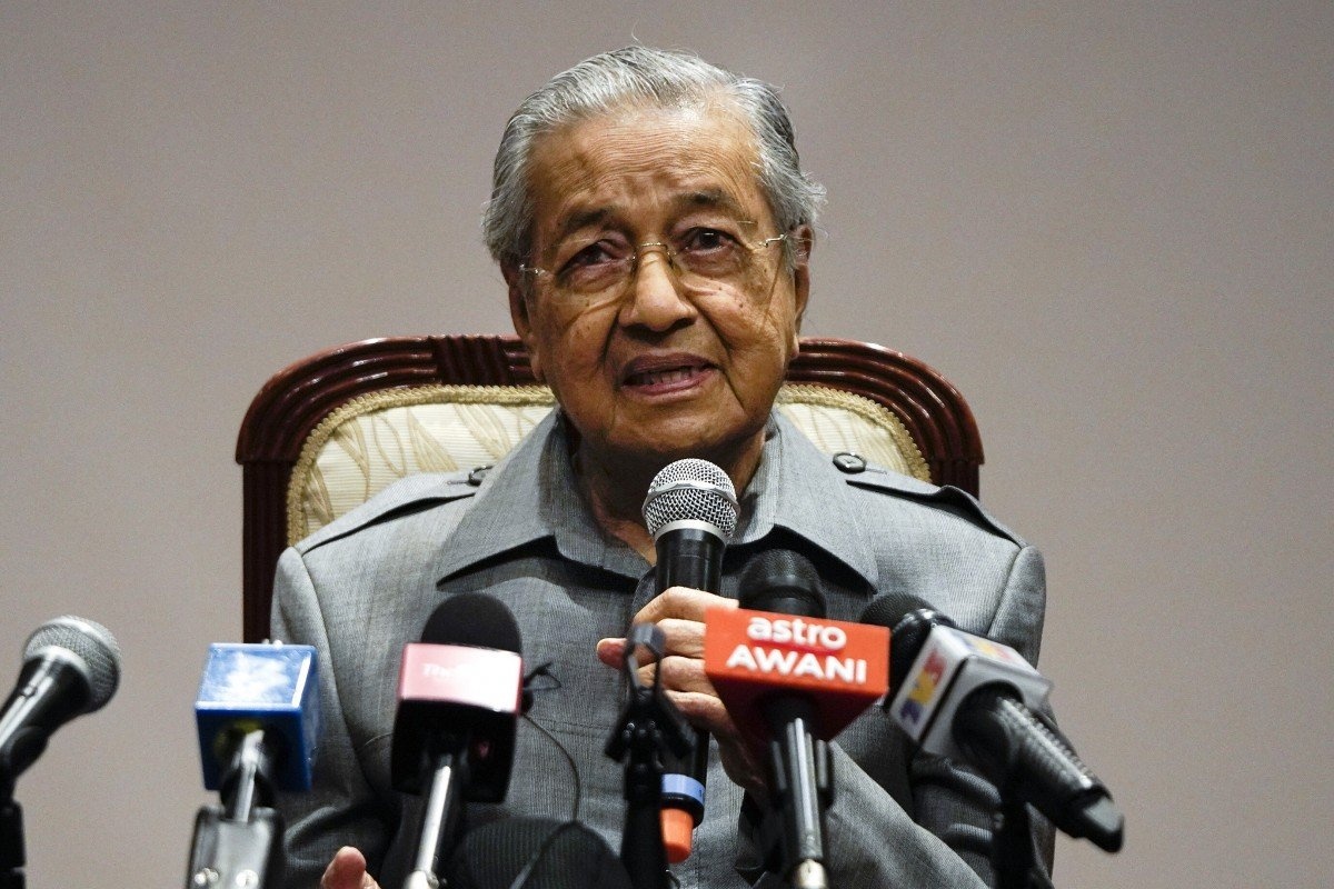Cuu thu tuong Mahathir bat ngo bi sa thai khoi dang do ong sang lap hinh anh