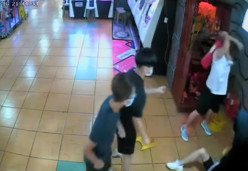 Hoi Tam Hoang danh nam sinh,  danh bang binh chua chay anh 1