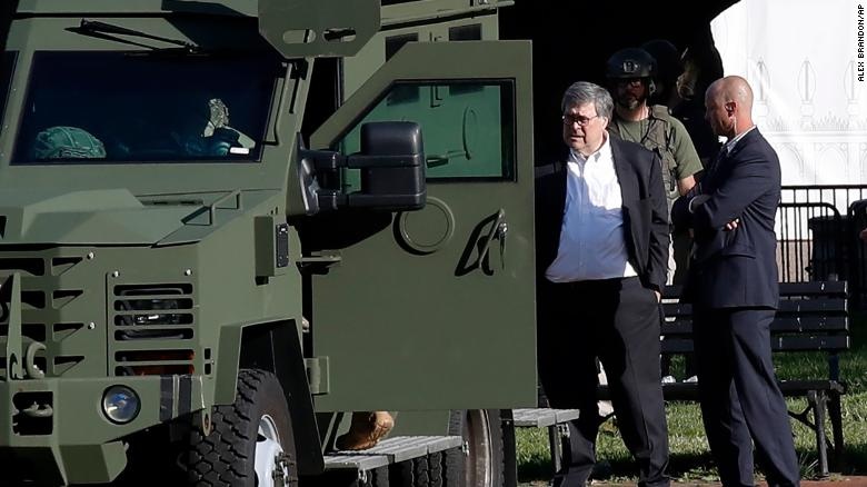 ong Trump di tham nha tho anh 2