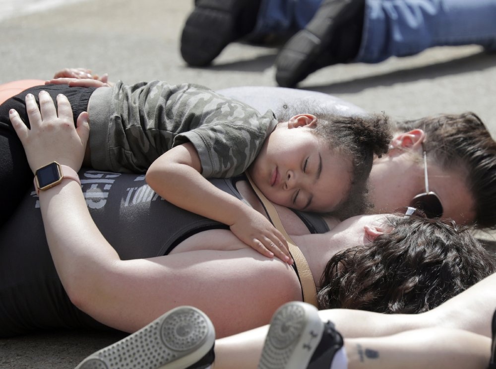 bieu tinh o My,  con so 8:46,  bieu tuong cua bao luc canh sat anh 10