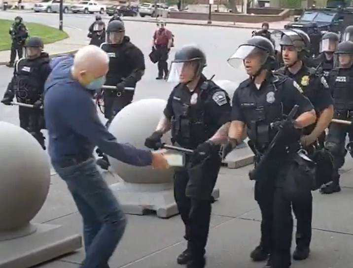 canh sat xo cu ong nga dap dau anh 2