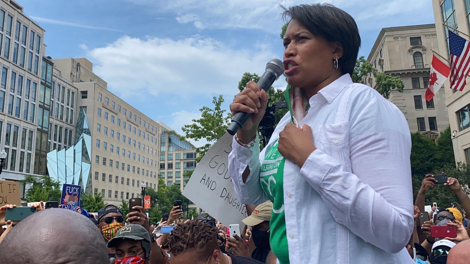 thi truong D.C di bieu tinh anh 1