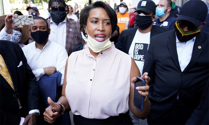 Thi truong tham gia cuoc bieu tinh lon chua tung co o Washington hinh anh