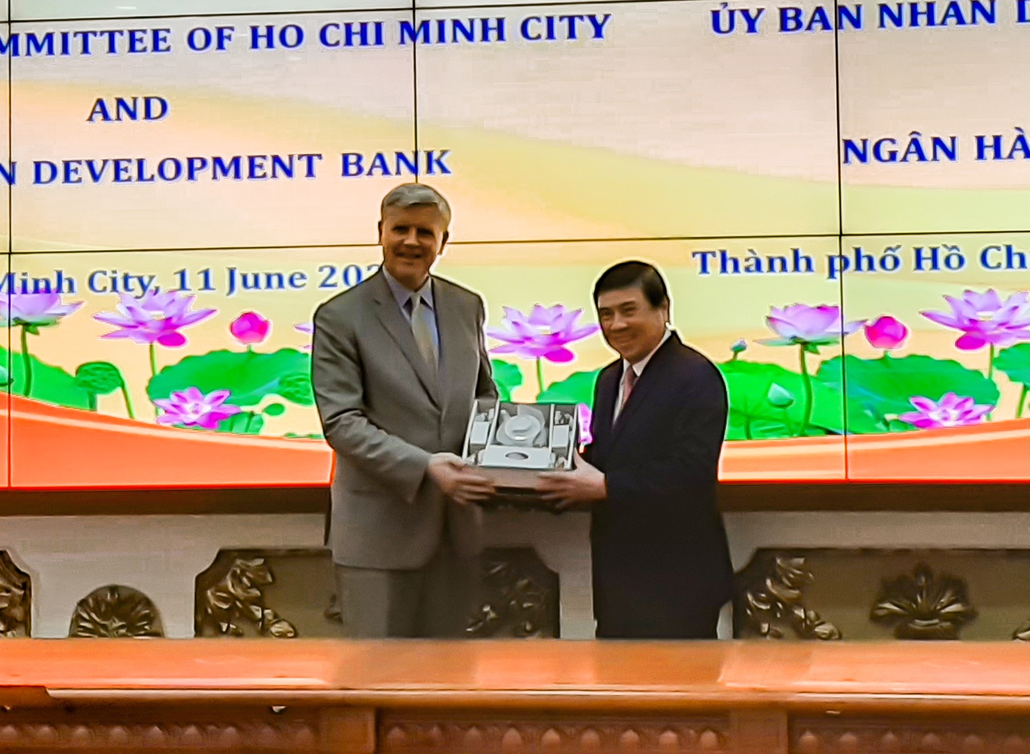 'Viet Nam la mot trong so it quoc gia co tang truong kinh te duong' hinh anh