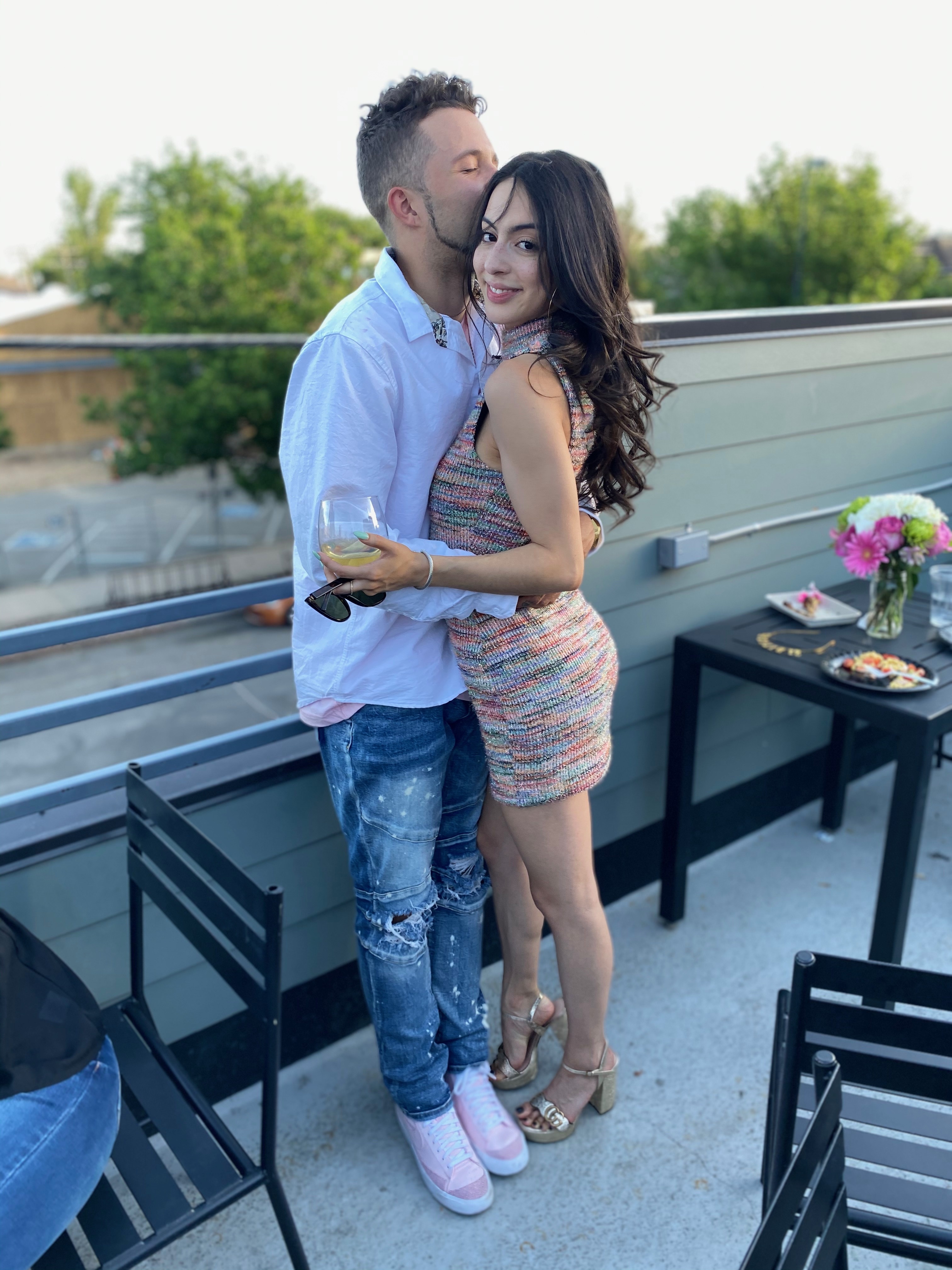 bi ban chet vi cai nhau chuyen di ve sinh cua cho anh 1