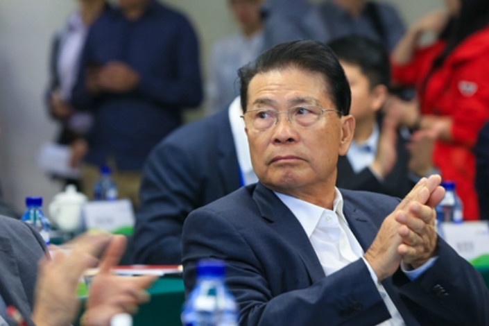 Ty phu TQ bi bat coc trong biet thu, con trai boi qua song cau cuu hinh anh