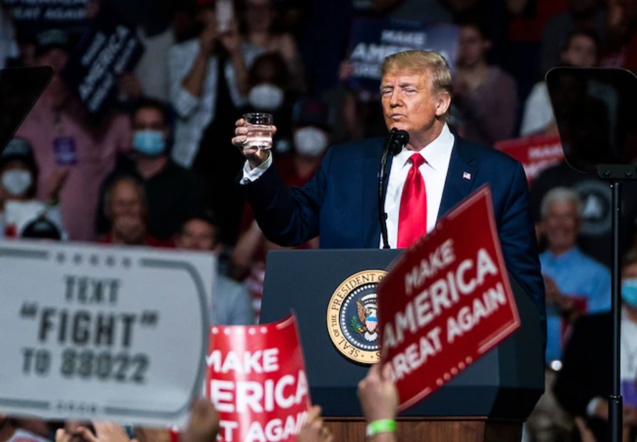 TT Trump va noi am anh ve viec chung to minh van rat khoe hinh anh