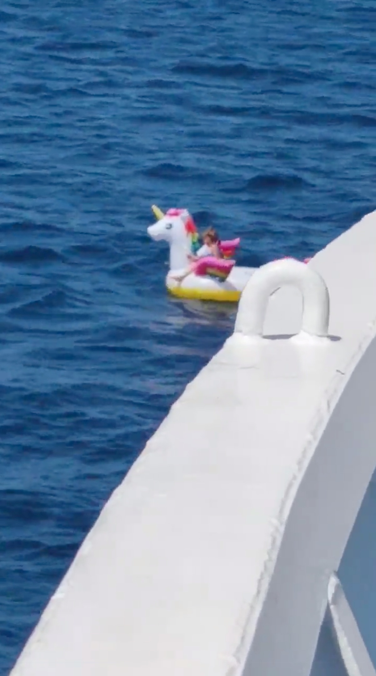 be gai troi ra bien o Hy Lap anh 1