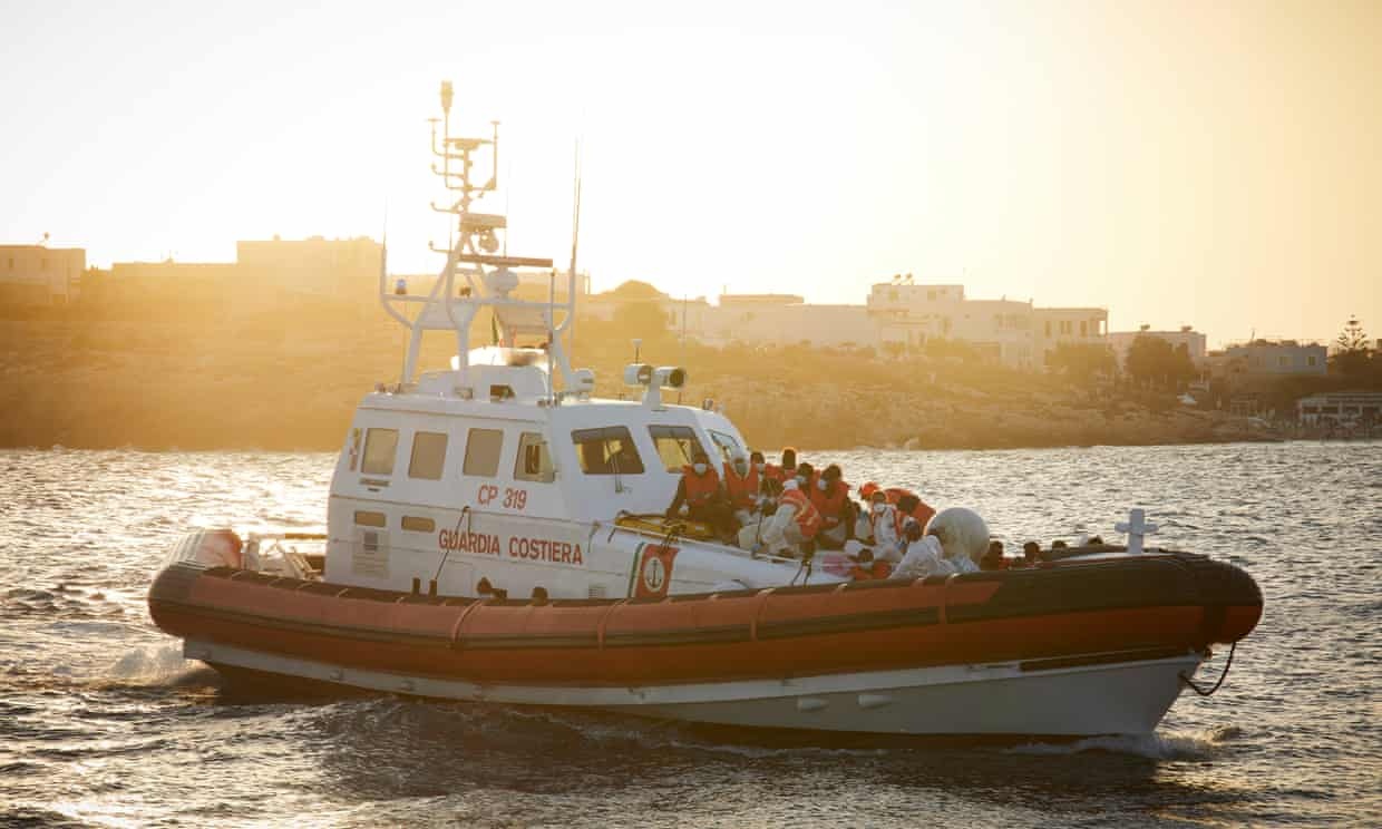 sinh con tren truc thang anh 1